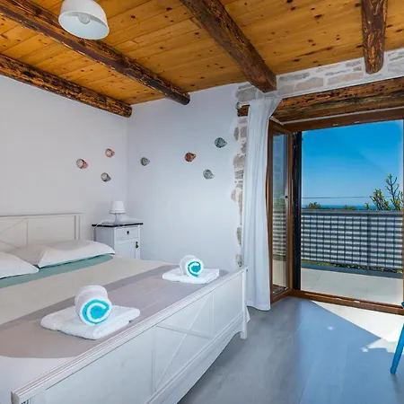Honeymoon House Eufemia